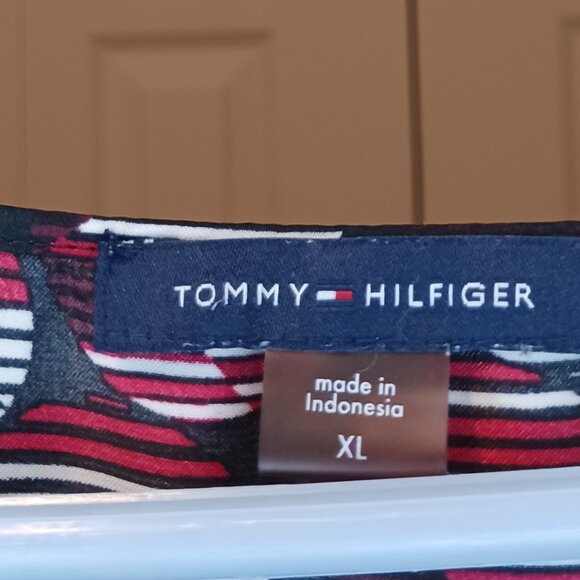 #96 3/$18 - Tommy Hilfiger Red/Black Tank Top Size XL - Picture 5 of 5